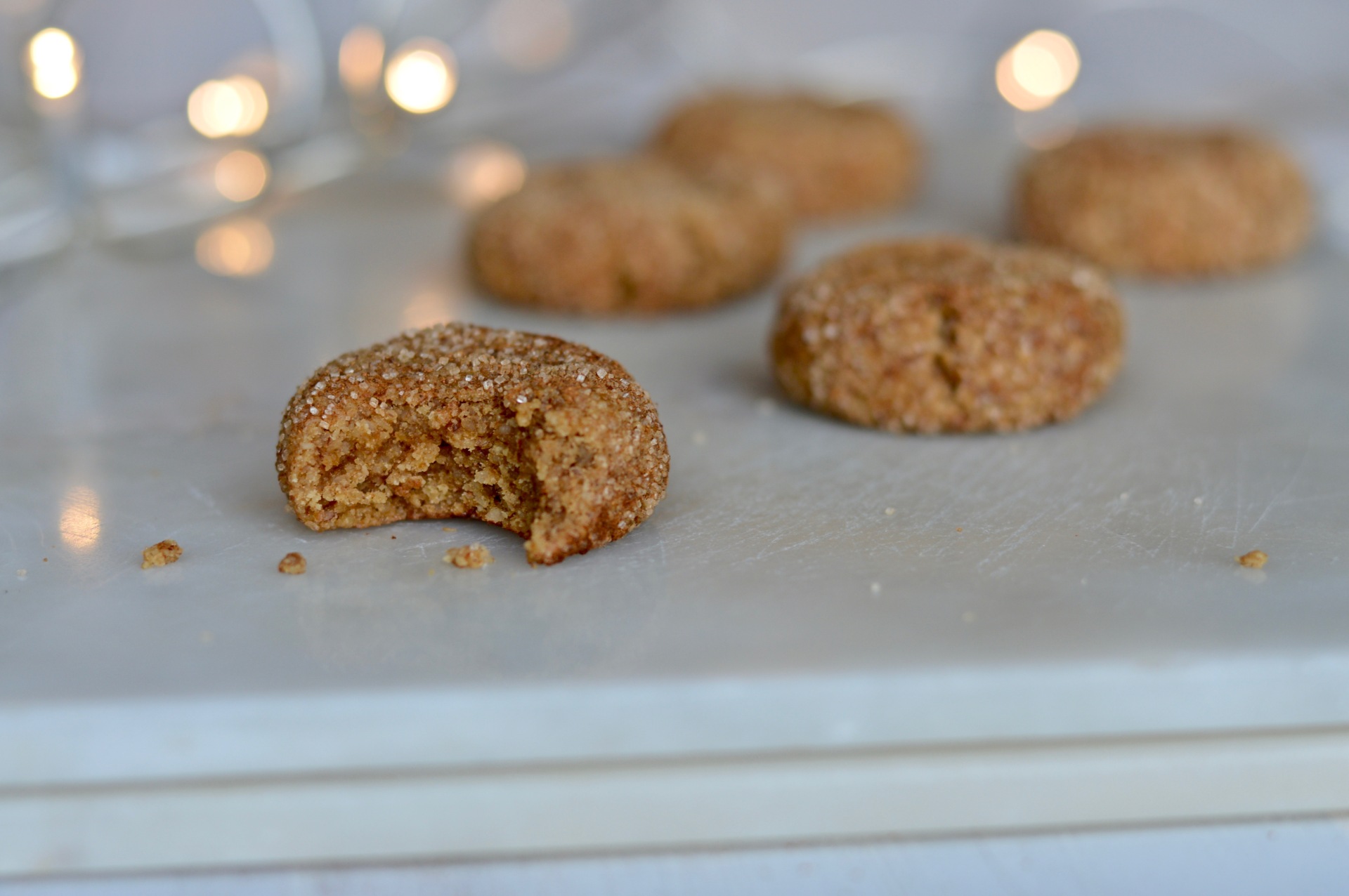 Almond cinnamon cookies
